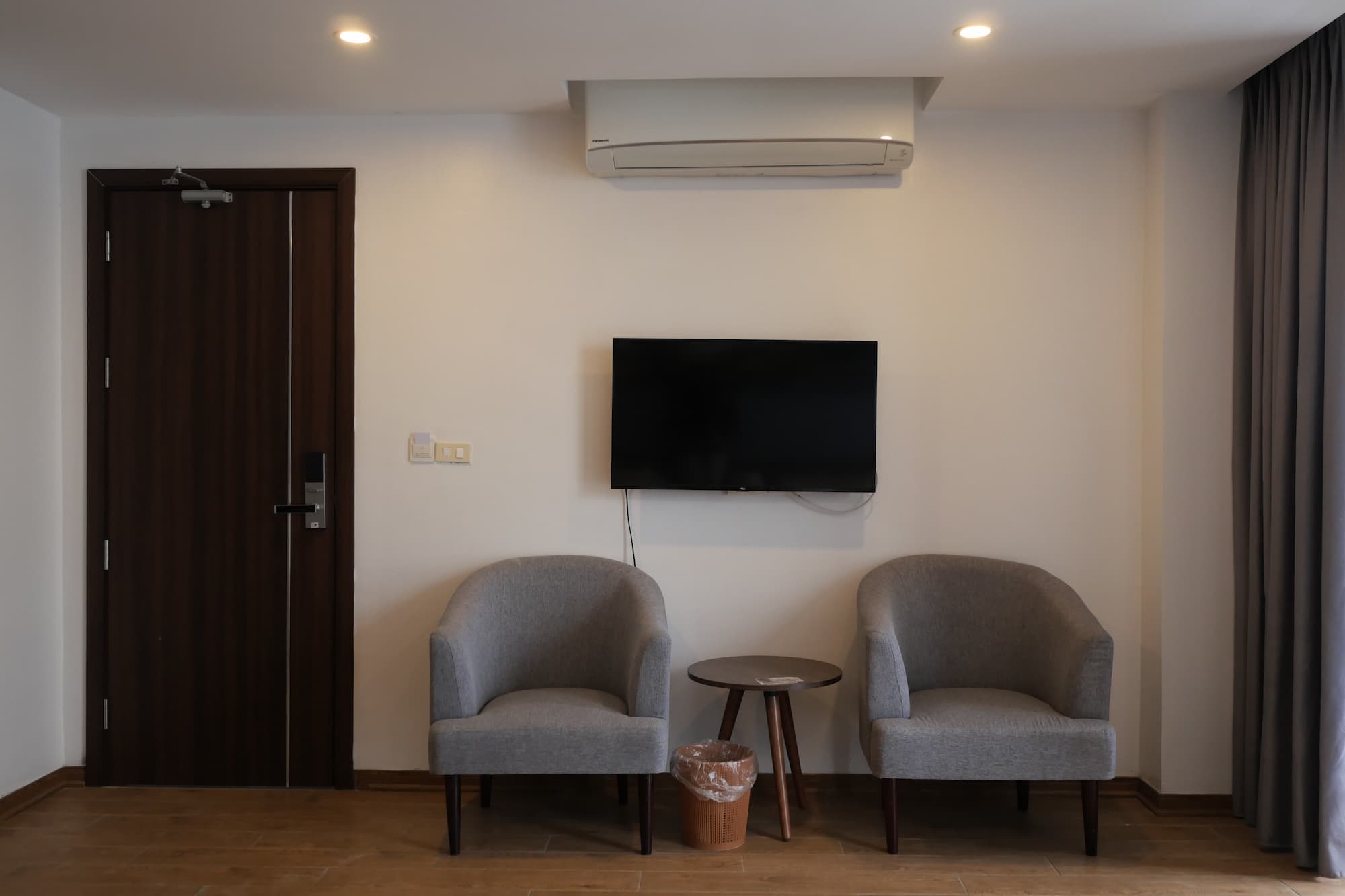 Khách sạn mới nên đồ đạc còn mới và sạch sẽ,